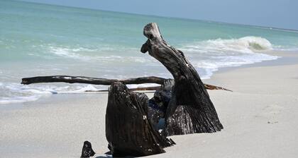 Spectacular beach front views with a short walk to members only beach