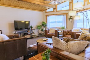 Smart-tv, een dvd-speler, boeken en een filmbibliotheek