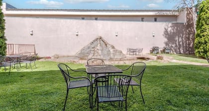 Turquoise Inn & Suites