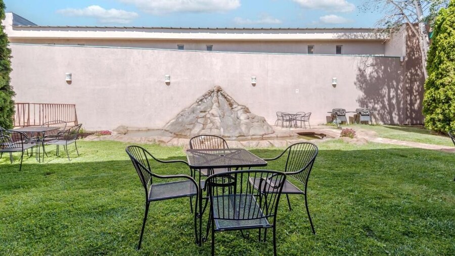 Turquoise Inn & Suites