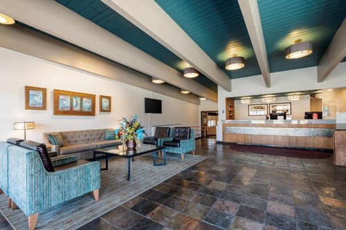 Turquoise Inn & Suites