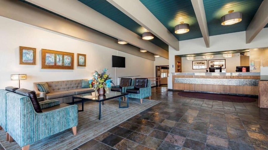 Turquoise Inn & Suites