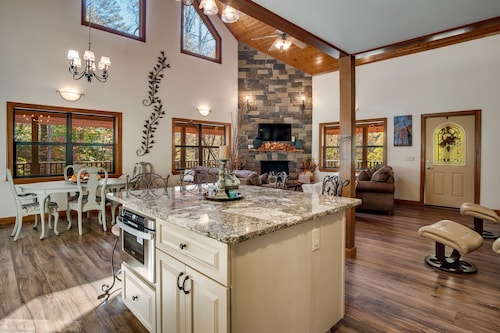 Hiking and Waterfalls at Bartram Trail Acres Chalet