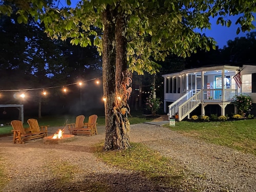 STAY ON BEAUTIFUL MOWBRAY MOUNTAIN- HIKING, KAYAKING, GOLF, ROCK CLIMBING