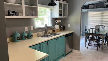 Coffee/tea maker, fridge, microwave, oven