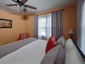 3 bedrooms, desk, iron/ironing board, travel cot