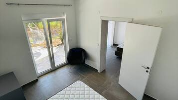 2 slaapkamers, een strijkplank/strijkijzer, reisbedje, gratis wifi