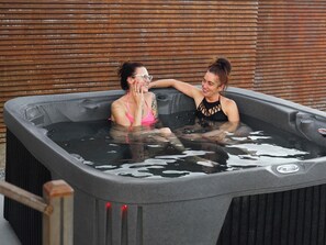 Baignoire à remous extérieure