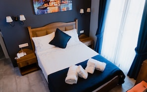 Comfort-Doppelzimmer, 1 Doppelbett, Hügelblick, Eckzimmer | Zimmersafe, individuell dekoriert, Verdunkelungsvorhänge