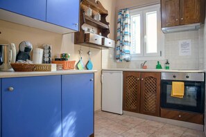 Departamento | Cocina privada | Refrigerador, microondas, horno y parrilla de estufa 