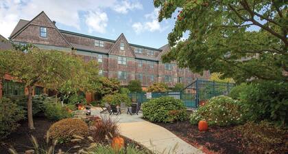 Week of July 4! Beautiful 2 bedroom unit in downtown Newport, RI