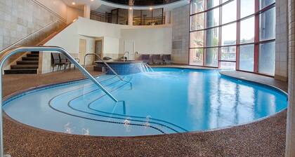 Week of July 4! Beautiful 2 bedroom unit in downtown Newport, RI