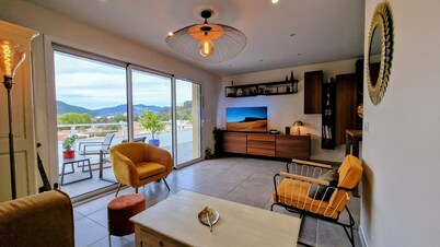 New top floor apartment with large terraces and breathtaking mountain views