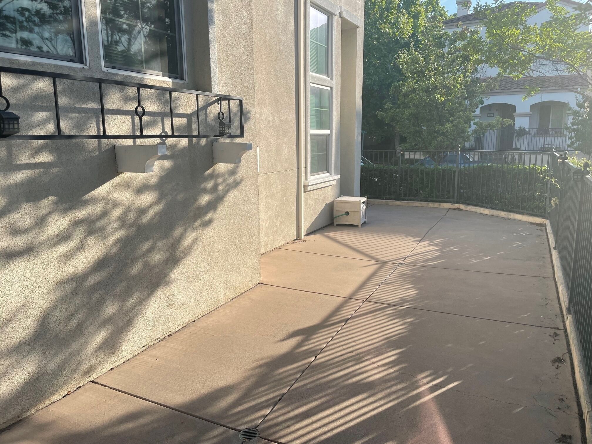 Cozy 3 Bedroom, 2.5 Bath, Large Patio, Fireplace