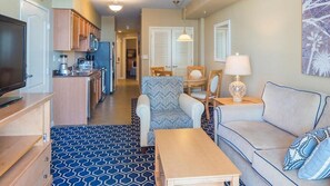 Fernseher, DVD-Player, Bücher, Stereoanlage