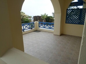 Property grounds - Santorious Family Apartment (Santorini)