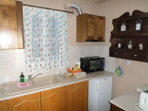 Apartment | Eigene Küche | Kühlschrank, Mikrowelle, Ofen, Herdplatte