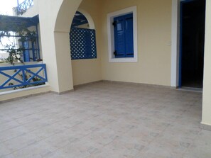 Exterior detail - Santorious Family Apartment (Santorini)