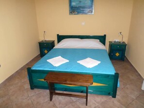 2 bedrooms, iron/ironing board, free WiFi, bed sheets - Santorious Family Apartment (Santorini)