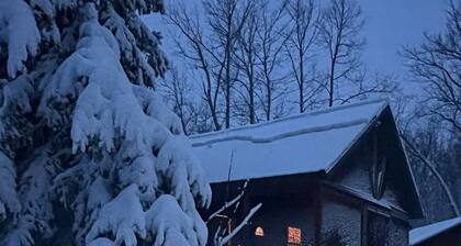 Quiet cabin minutes from UPPER RED LAKE and major resorts