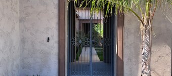 Private entrance, stand alone Casita with attached bath