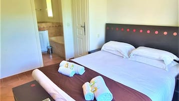 3 chambres, fer et planche Ă  repasser, Wi-Fi, draps fournis