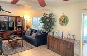 Smart TV, books, printers - Gorgeous Beach town-Tropical Private heated Pool & Tiki Lanai Close to Beaches! (Largo)