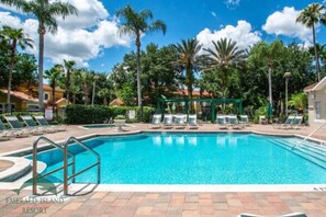 Outdoor pool, a heated pool - 4 miles to Disney No Pet Fee! Low cleaning fee! Pools, hot tubs, Tiki Bar etc! (Kissimmee)