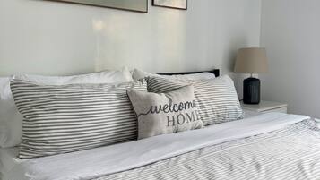 4 Schlafzimmer, Schreibtisch, Bügeleisen/Bügelbrett, Reisekinderbett