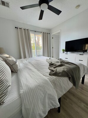 4 bedrooms, desk, iron/ironing board, travel crib