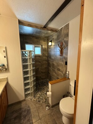 Shower, hair dryer, towels, soap - The Great Outdoors (Wishon)