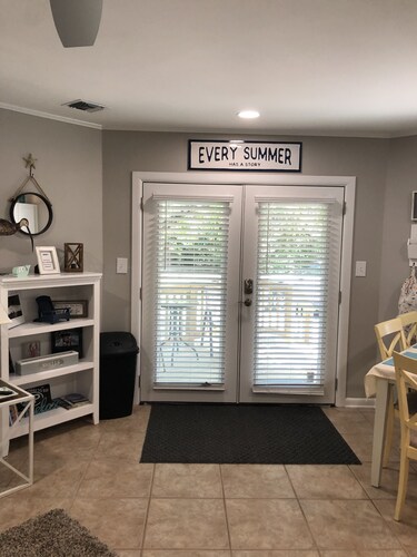 Three Little Birds cozy cottage 10 min from St. George Island and Apalachicola!