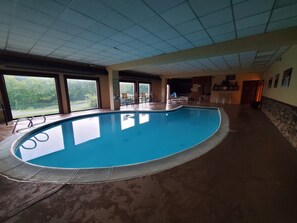 Piscine intérieure