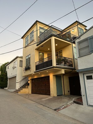 Exterior - Italian Villa with panoramic ocean views from Catalina Island to Malibu! (Manhattan Beach)