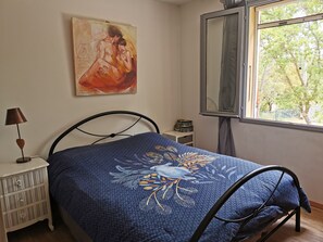 3 slaapkamers, een bureau, wifi, beddengoed