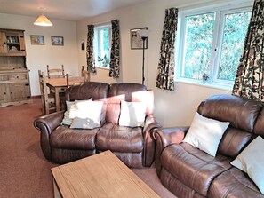Smart TV - Hazel Croft sleeping 5, woodland setting near great beaches (Goonhavern)