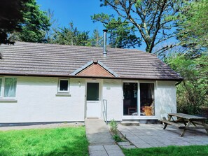 Exterior - Hazel Croft sleeping 5, woodland setting near great beaches (Goonhavern)