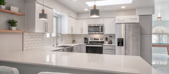 Amazing views! Family-sized house with game, fashion mall