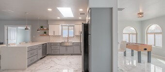 Amazing views! Family-sized house with game, fashion mall