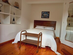 3 chambres, fer et planche à repasser, lit de bébé portatif