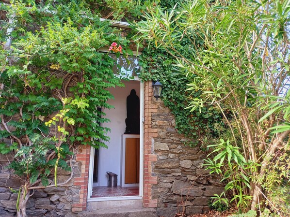 Exterior detail - Charming village house in the Golf de St Tropez. (La Garde-Freinet)