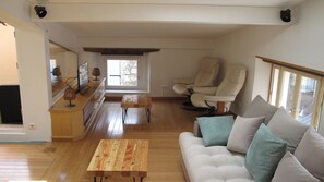 Smart TV, books - Charming village house in the Golf de St Tropez. (La Garde-Freinet)