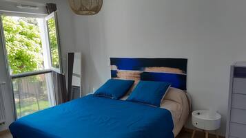 1 bedroom, desk, iron/ironing board, WiFi