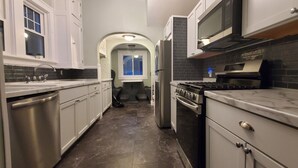 茶具/咖啡用具、冰箱、微波炉、烤箱