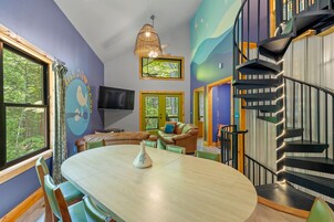 Basic Chalet | In-room dining