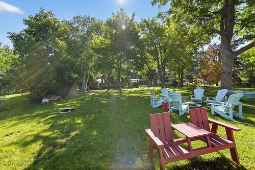 Lakefront Haven, Brand new! Beachfront escape!