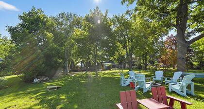 Lakefront Haven, Brand new! Beachfront escape!
