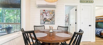 Lakefront Haven, Brand new! Beachfront escape!