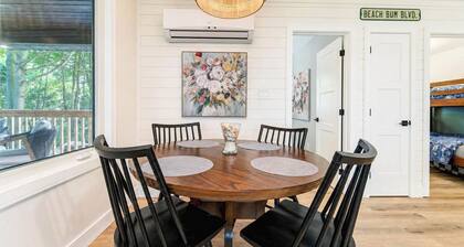 Lakefront Haven, Brand new! Beachfront escape!