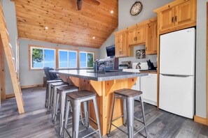 雪櫃、微波爐、焗爐、爐具